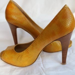 Nine West NEW Escher Dark Yellow Leather Size 7